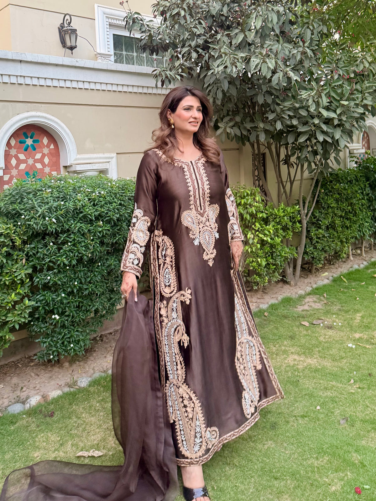 Espresso brown with ari embroidery